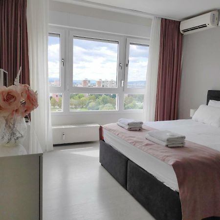 Penthouse “Sky 16” Studio Apartment Загреб Екстериор снимка